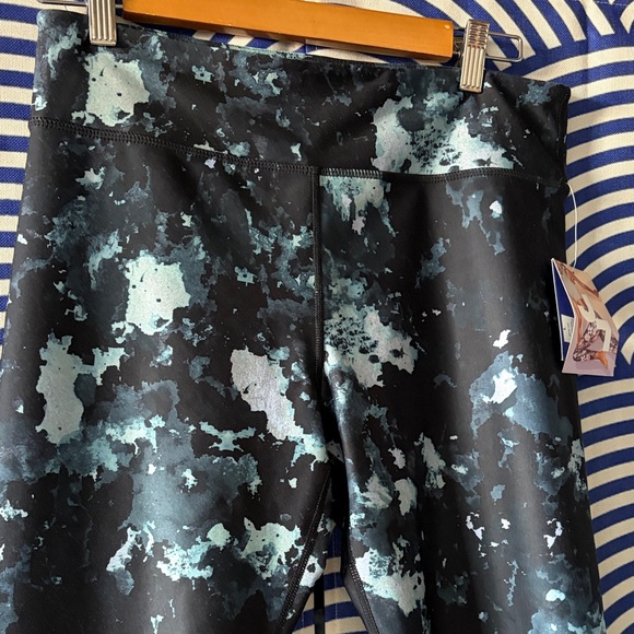 NWT JoyLab Light Gray Mesh Crop Top Sports Bra & Patterned Leggings Bundle Set - Picture 7 of 11